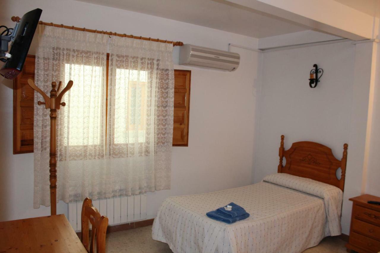Posada Manolon Santa Cruz de Moya ภายนอก รูปภาพ