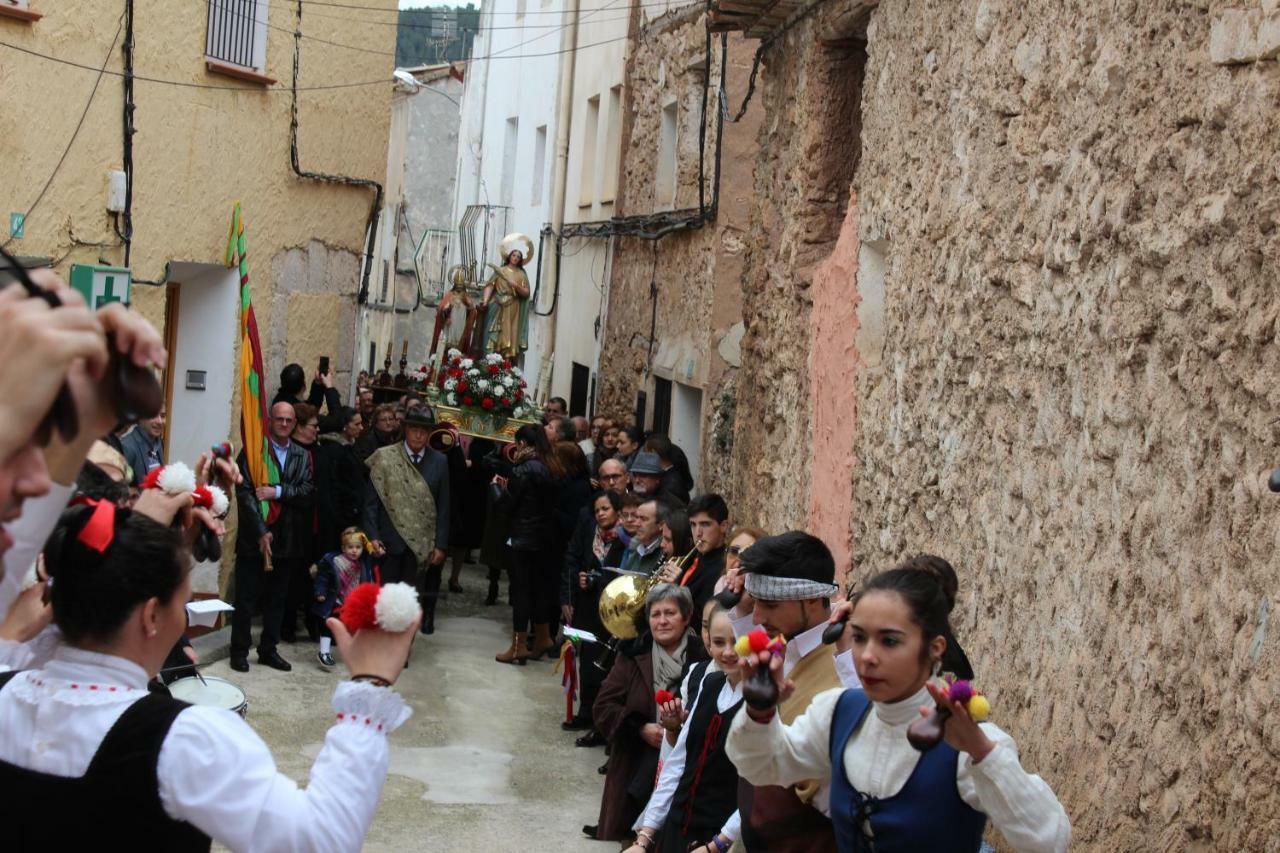 Posada Manolon Santa Cruz de Moya ภายนอก รูปภาพ