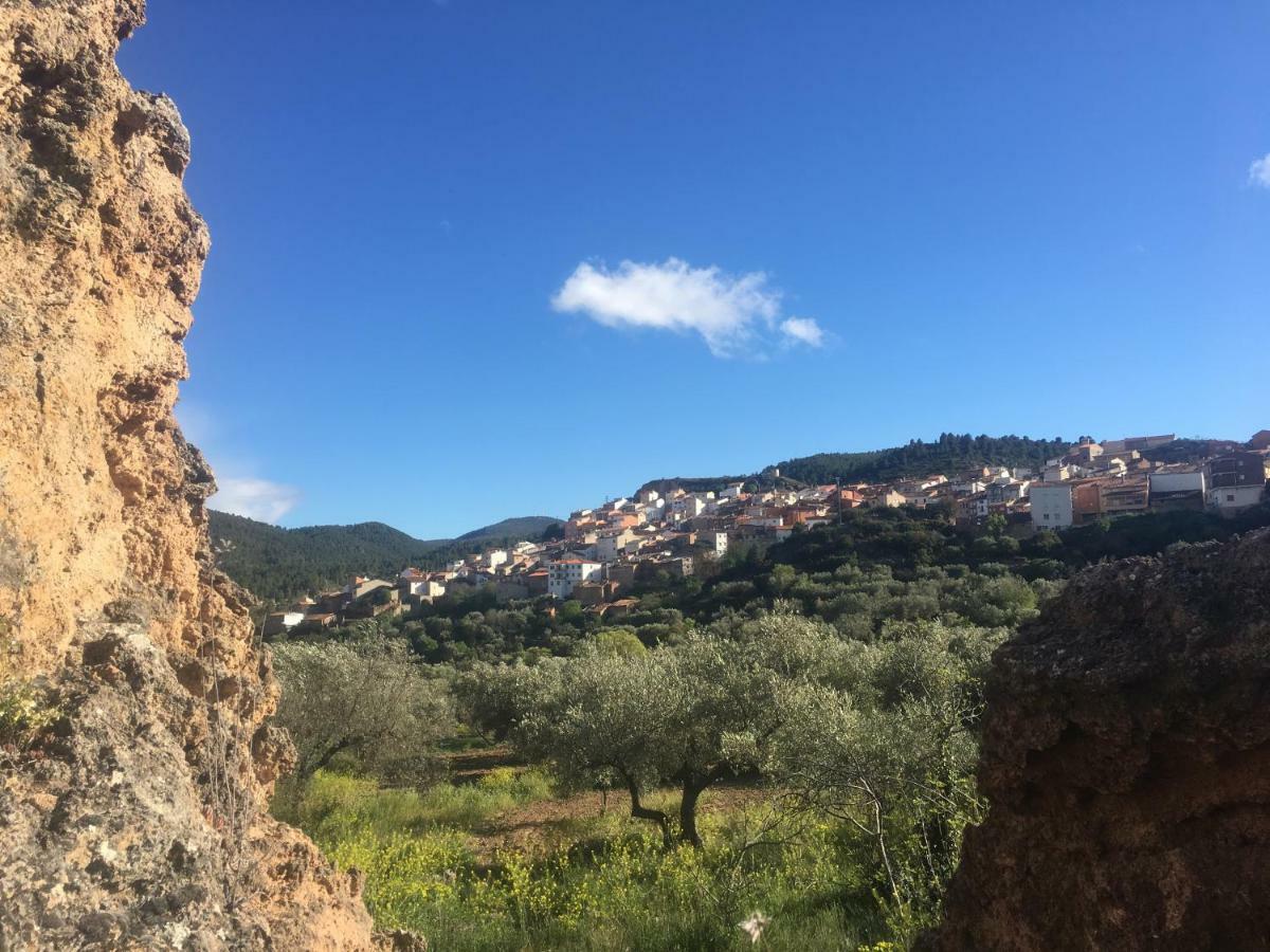 Posada Manolon Santa Cruz de Moya ภายนอก รูปภาพ
